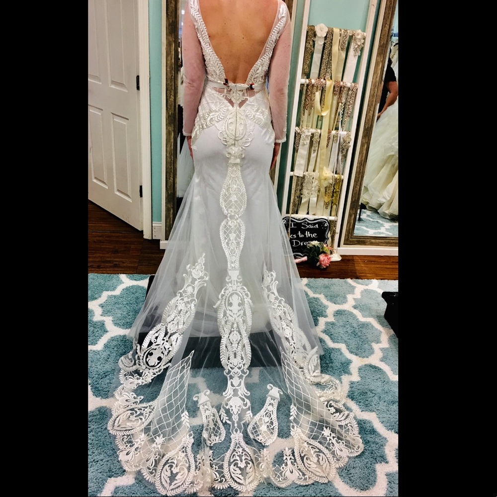Wedding Dress - Helen Fontaine - Size 8